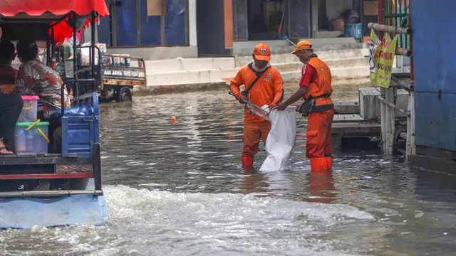 Jakarta Terendam Banjir Usai Diguyur Hujan