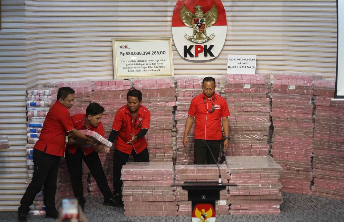 Asal Duit Cash Rp 300 Miliar yang Dipamerkan KPK